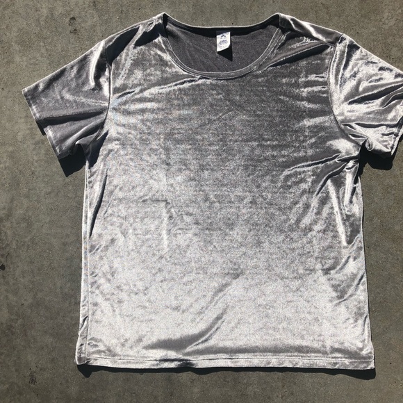 Regatta Tops - Regatta silver velvet short sleeve top. Large.